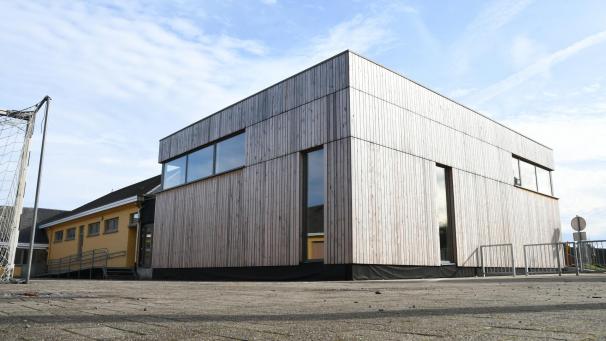 <p>Von außen ist der Bewegungsraum fertiggestellt.</p>