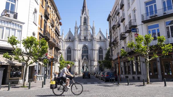 <p>Ein Blick auf die Saint-Boniface-Kirche, die in der Brüsseler Gemeinde Ixelles steht.</p>