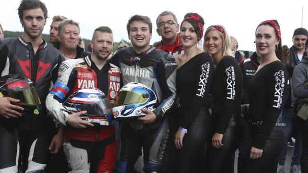<p>Eine gutgelaunte Truppe: das Lux Moto Racing Team, hier 2019 in Spa mit (v.l.) den Fahrern Kevin Kaut, Jerome Feyen und Stig Dupuis.</p>