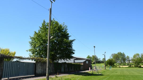 <p>Die alte Flutlichtanlage hat ausgedient.</p>