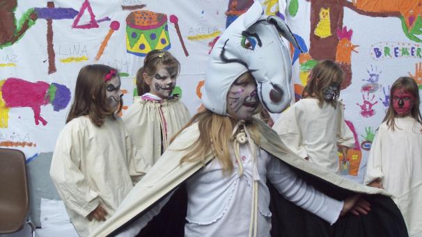 <p>Neben den Ferienlagern zum Thema „Wasserwelten“ gibt es auch in diesem Jahr ein Angebot im Bereich Theater für Kinder und Jugendliche von acht bis 13 Jahren.</p>