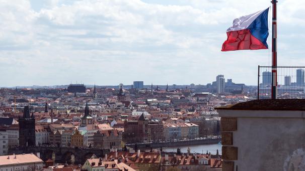 <p>Eine Aussicht von der Prager Burg auf die Innenstadt und die Karlsbrücke.</p>