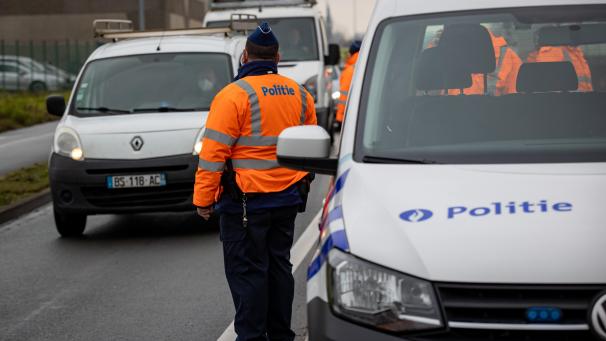 <p>Im Zuge der Pandemie wurden hin und wieder von belgischen Beamten Kontrollen an den Grenzen – wie hier in Menen (Provinz Westflandern) – durchgeführt.</p>