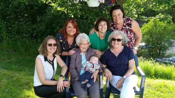 <p>Johanna Schrymecker (Mitte) wird am 3. Juni 100 Jahre alt.</p>