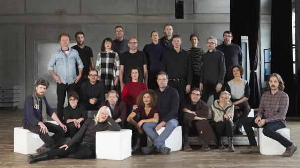 <p>Das in Berlin ansässige, 23-köpfige Splitter Orchester wird zwei Mal auftreten. Am Samstag werden sie eine kollektive, improvisierte Session spielen und ihr Konzert am Sonntag ist die Ur-Aufführung des Projekts Split Tour.</p>