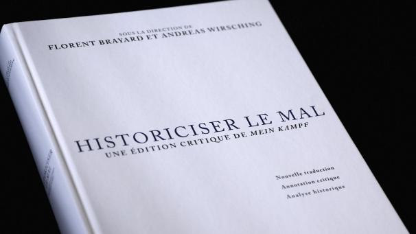 <p>Die neue französische Ausgabe von Adolf Hitlers „Mein Kampf“. Der Pariser Verlag Fayard beschreibt seine erschienene Ausgabe von „Historiciser le mal“ (dt: Das Übel historisieren) als ein Buch gegen die Kampf-und Propagandaschrift Hitlers.</p>