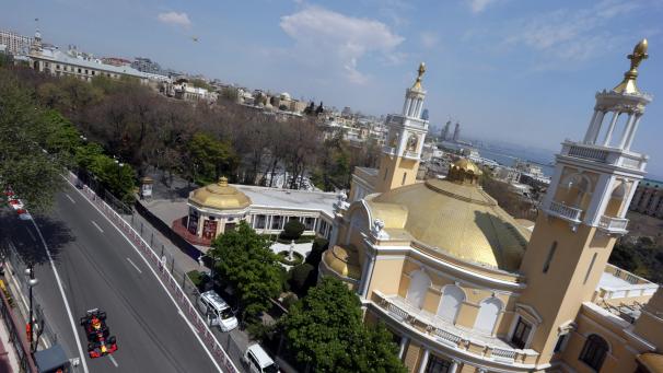 <p>Blick auf die Strecke in Baku</p>