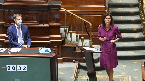 <p>Valerie van Peel (N-VA) nannte Vergewaltigung eine Pandemie in der Kammer. Neun Vergewaltigungen an jedem Tag sind unerträglich und müssen jeden einzelnen Bürger interpellieren.</p>