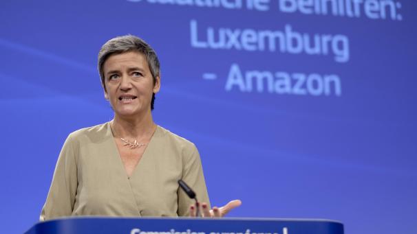 <p>Schon 2017 prangerte die damalige EU-Wettbewerbskommissarin Vestager das Steuerverhältnis von amazon und dem Staat Luxemburg an, jetzt wurde publik, dass das Großherzogtum der Dreh- und Angelpunkt der weltweiten Steuervermeidung des US-Konzerns amazon ist.</p>