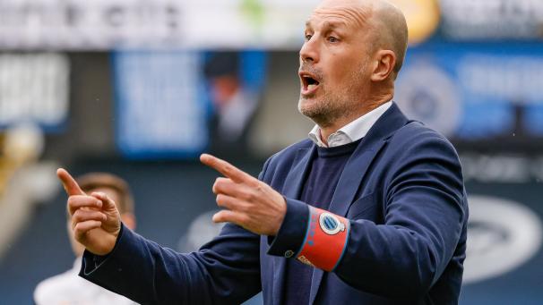 <p>Mindestens in der nächsten Saison trägt Philippe Clement weiterhin „Blauw en Zwart“.</p>