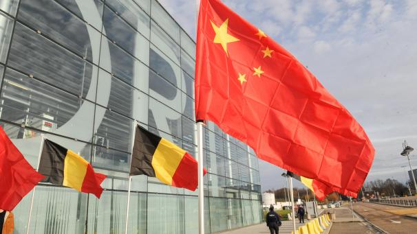 <p>Am Lütticher Flughafen investiert der chinesische Internetriese Alibaba 100 Millionen Euro in einen Logistik-Hub, der langfristig 900 Menschen beschäftigen soll.</p>