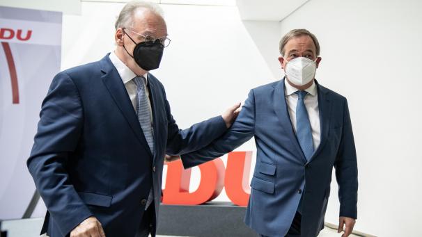 <p>Der Kantersieg von Reiner Haseloff (l.) gibt Armin Laschet im Kampf um das Kanzleramt vorerst sihcer Rückenwind.</p>