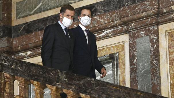 <p>Paul Magnette (l., PS) hat mächtig Druck auf die Regierung von Alexander De Croo (r., Open VLD) ausgeübt, die er selbst mit De Croo gebildet hat.</p>