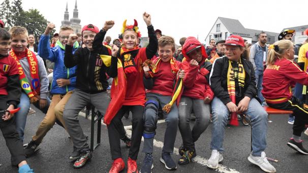 <p>In diesem Jahr werden die Fans einen Abstand von 1,5 Metern zueinander einhalten müssen. Dennoch ist das Mitfiebern beim Public Viewing möglich.</p>