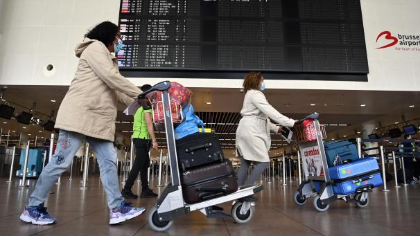 <p>Fahren statt fliegen: Für viele Belgier ist das Flugzeug in Zeiten von Corona keine Option, um in den Urlaub zu reisen.</p>