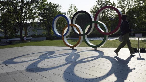 <p>Die Straßen rund um die Austragungsorte der Olympischen Spiele in Tokio, einschließlich des neuen Nationalstadions, in dem am 23. Juli die Eröffnungsfeier stattfinden soll, wurden seit dem 1. Juni 2021 abgesperrt.</p>