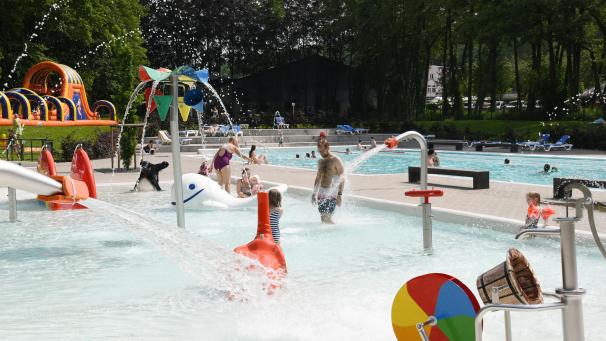 <p>Die Wassertemperatur im Außenbecken beträgt derzeit 26 Grad. Das Kinderbecken ist ein paar Grad wärmer. Foto: Ralf Schaus</p>