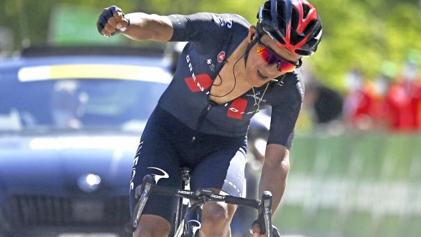 <p>Richard Carapaz eroberte das Gelbe Trikot.</p>