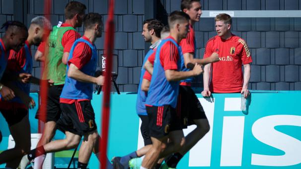 <p>Kevin De Bruyne (r.) stand auch am Donnerstag nicht mit der Mannschaft auf dem Platz.</p>