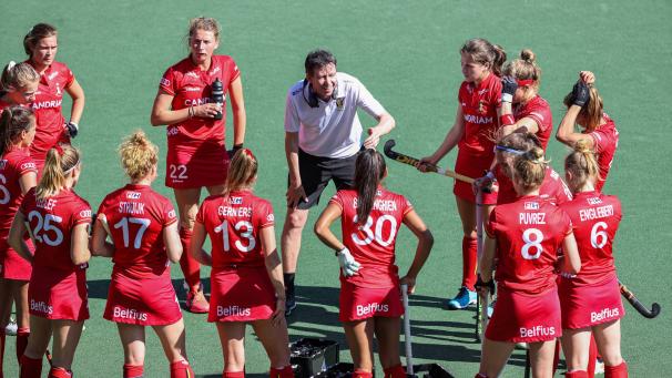 <p>Raoul Ehren im Kreis seiner Mannschaft</p>