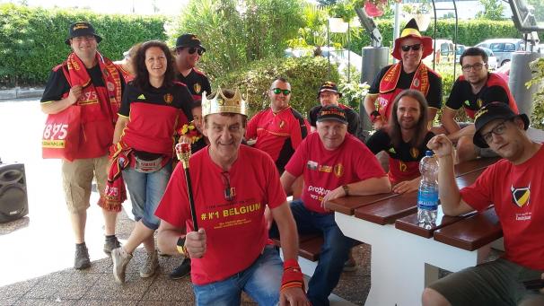 <p>Wilfried Thelen (vorne, mit Krone) und die Roten Teufel St.Vith</p>