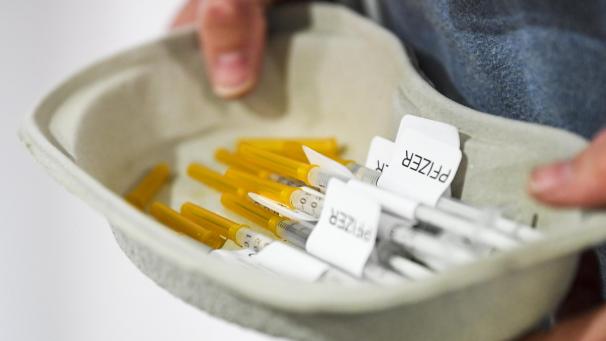 <p>Die Corona-Impfungen wirken laut Sciensano gut gegen Infektionen und schwere Krankheitsverläufe.</p>