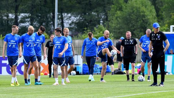 <p>Zum ersten Mal bei der EM dabei: Finnland um Teemu Pukki (am Ball).</p>