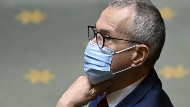 <p>Drei Wochen, schätzt Gesundheitsminister Vandenbroucke, werden die Qualitätsprobleme bei Johnson &amp; Johnson die belgische Impfkampagne zurückwerfen.</p>