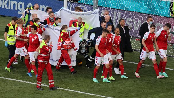 <p>Das Drama um Christian Eriksen steckt den Dänen noch immer in den Knochen.</p>