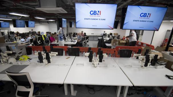 <p>Ein Blick in die Redaktionsräume des neuen britischen Fernsehnachrichtensender GB News</p>