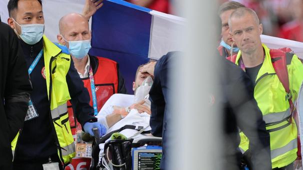 <p>Das EM-Spiel zwischen Dänemark und Finnland ist am Samstag nach einem tragischen Zwischenfall um Christian Eriksen unterbrochen worden.</p>