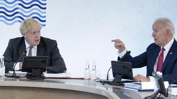 <p>Da gehts lang, scheint Joe Biden (r.) zu sagen. Boris Johnson schaut ungläubig zu. Die USa sind zurück in der Führungsrolle der westlichen Welt.</p>