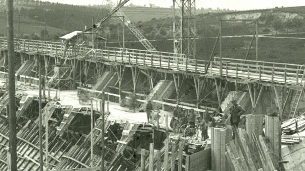 <p>300 Fotos zeigen den Bau der beiden Staudämme in Bütgenbach und Robertville.</p>