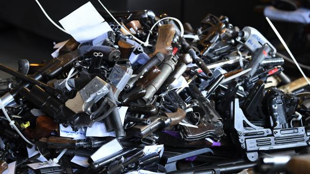 <p>Nach Ablauf einer Amnestieperiode im Zug des neuen Waffengesetzes wurden Tausende Schusswaffen vernichtet (hier in der Stahlfabrik von ArcelorMittal in Gent).</p>