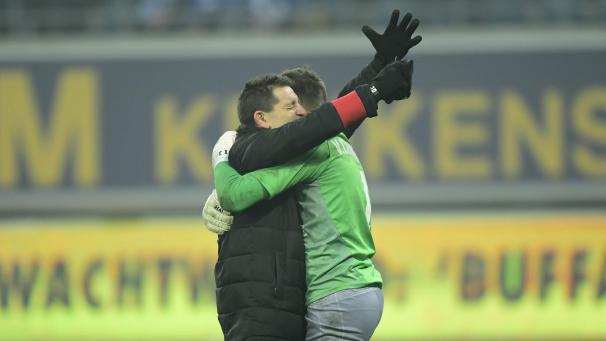 <p>Javi Ruiz (l.) mit Hendrik Van Crombrugge.</p>