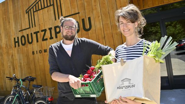 <p>Tom Rosenstein und Lauren Bindels haben sich mit dem „Houtziplou“ den Traum vom eigenen Biomarkt erfüllt.</p>