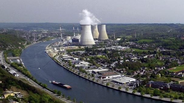 <p>Die Zahlen der föderalen Energieministerin zeigen unter anderem, dass Belgien immer noch auf Atomstrom angewiesen ist, um den Strombedarf zu sichern. Hier ein Blick auf das Atomkraftwerk von Tihange bei Huy.</p>