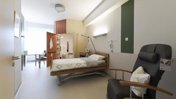 <p>„Der Personalmangel im Pflegebereich hat notgedrungen zur Folge, dass Dienstleistungen im Pflege- und Krankenpflegebereich nicht so erbracht werden können, wie es sich Vivias und das Personal wünschen.“</p>