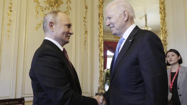 <p>Handschlag zum Auftakt des Gipfels: Wladimir Putin, Präsident von Russland (l.), und US-Präsident Joe Biden am Mittwoch in Genf</p>