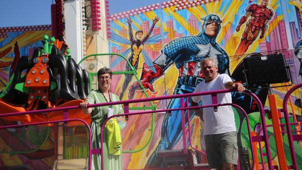 <p>Die Schausteller sind bereit und freuen sich auf ihr Publikum.</p>