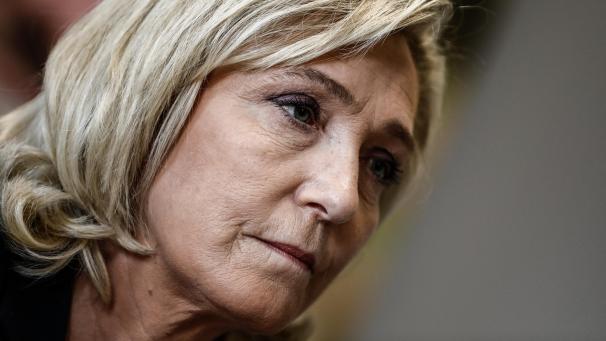 <p>Nie war die Chance von Marine Le Pen so groß wie jetzt, erste Präsidentin Frankreichs zu werden. Fast alle Meinungsforscher sehen die Rechtspopulistin im Aufwind.</p>