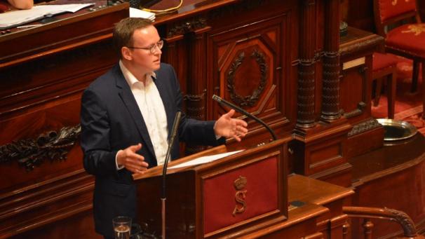 <p>Alexander Miesen stellte gestern im Senatsplenum den Informationsbericht vor.</p>