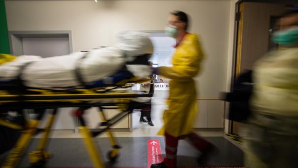 <p>Hat jeder während der Corona-Pandemie den gleichen Zugang zur Gesundheitsversorgung erhalten? Es gibt in Belgien keine verlässlichen Daten über den Zugang zur Gesundheitsversorgung auf Basis der Merkmale aus dem Antirassismusgesetz.</p>