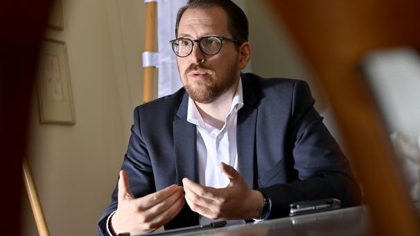 <p>Die Sicherung des Schulstandortes in Lichtenbusch und eine neue, kostengünstigere Planung für den Umbau des Raerener Gemeindehauses gehören zu den Infrastrukturprojekten, mit der sich die neue Mehrheit von Bürgermeister Jérôme Franssen (CSL) aktuell auseinandersetzt.</p>