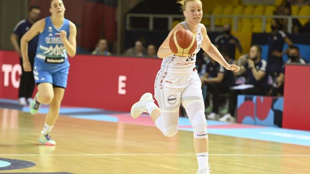 <p>Hanne Mestdagh, die jüngere der beiden Töchter des Nationaltrainers, überzeugte in der ersten Halbzeit mit ihrer Treffsicherheit aus der Distanz.</p>