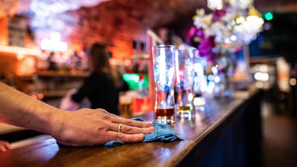 <p>Spätere Sperrstunde: Ab 27. Juni können Cafés und Restaurants bis 1 Uhr nachts geöffnet bleiben.</p>