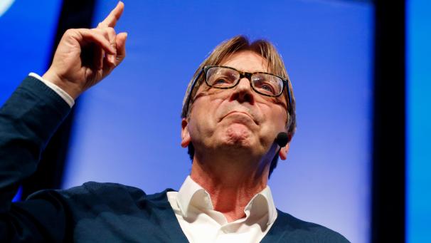 <p>Guy Verhofstadt ist seit 2009 Mitglied des Europäischen Parlaments, in dem er bis 2019 die liberale Fraktion ALDE leitete.</p>