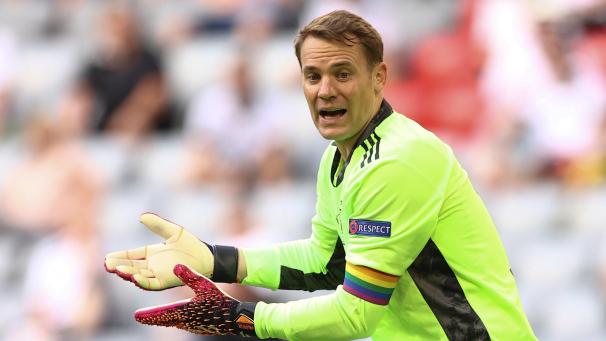 <p>Manuel Neuer trägt die Regenbogen-Kapitänsbinde.</p>