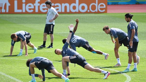 <p>Die Deutschen bereiten sich auf das Ungarn-Spiel vor.</p>