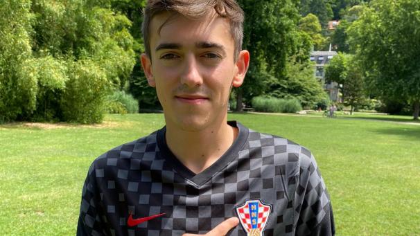 <p>Gegen Schottland drückt Marino Mohrfeld den Kroaten die Daumen. Doch auch für Belgien und Deutschland jubelt der 21-Jährige.</p>